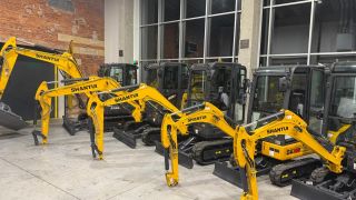 Shantui minibagry u nás skladem! 🙌 Jsme oficiálním zástupcem Shantui pro ČR a SK – a právě teď u nás najdete minibagry...